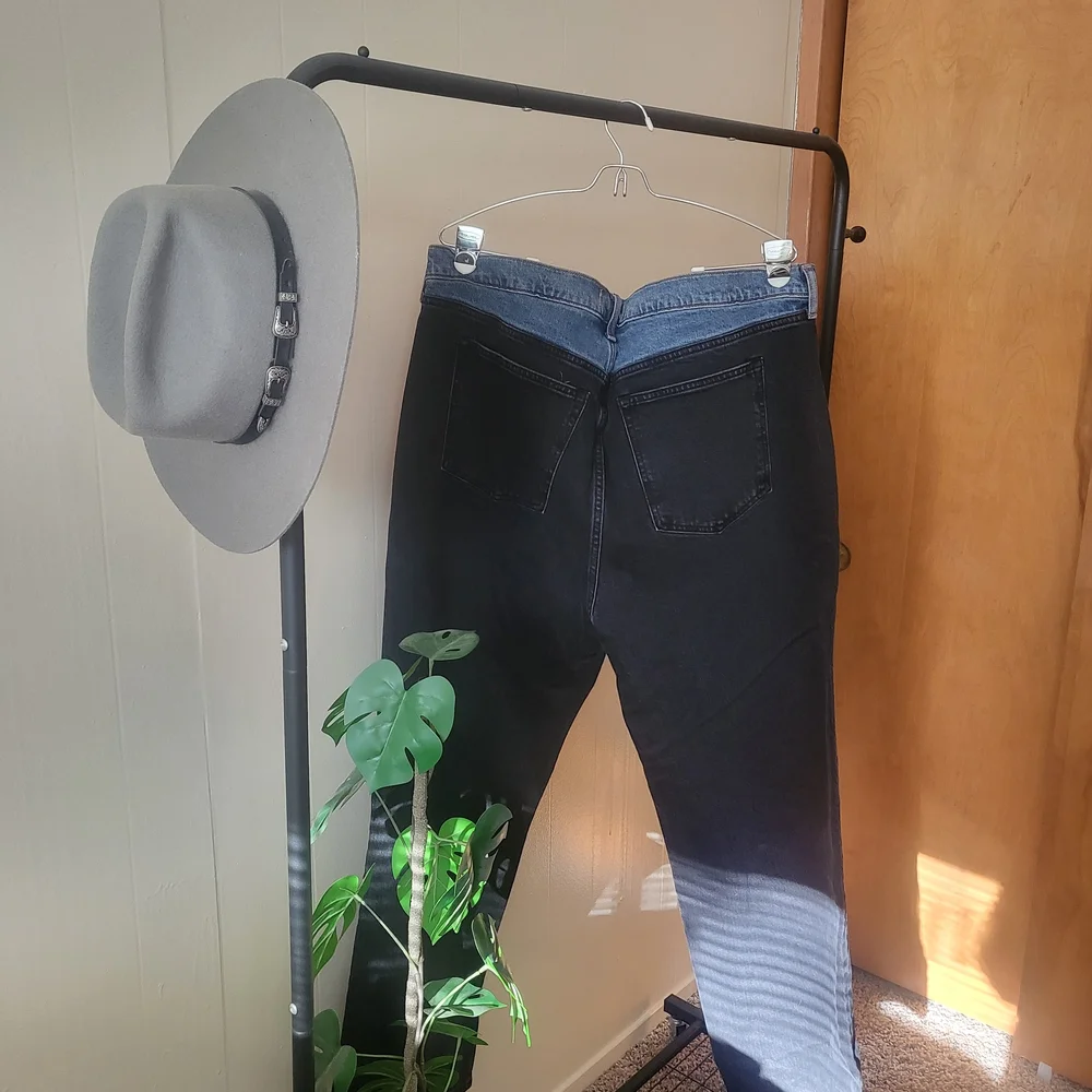 Abercrombie and Fitch 90's Relaxed Two-Toned Jeans In 35R - Picture 5 of 5